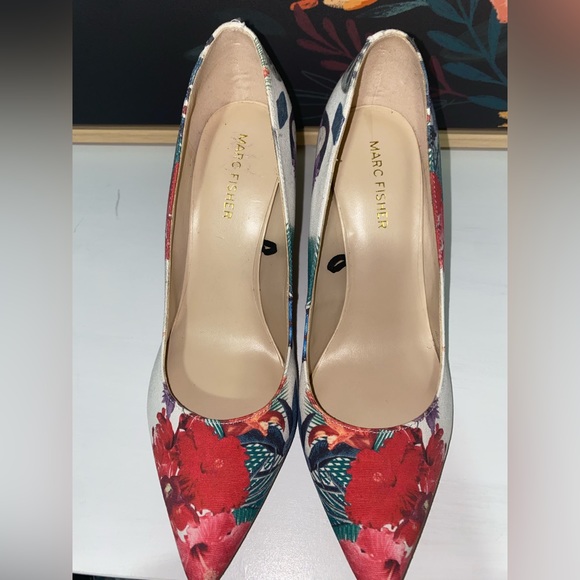 Floral Marc Fisher Heels- NWOT - Picture 3 of 8
